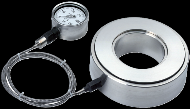 WIKA-ST F6154 heavy-duty hydraulic ring force transducer on black